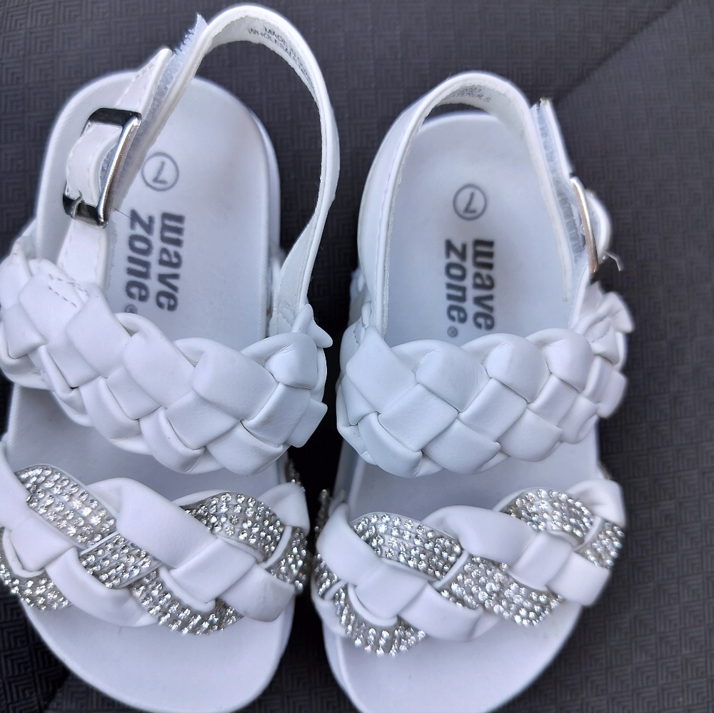 Wave zone girls sandals size 7 toddler